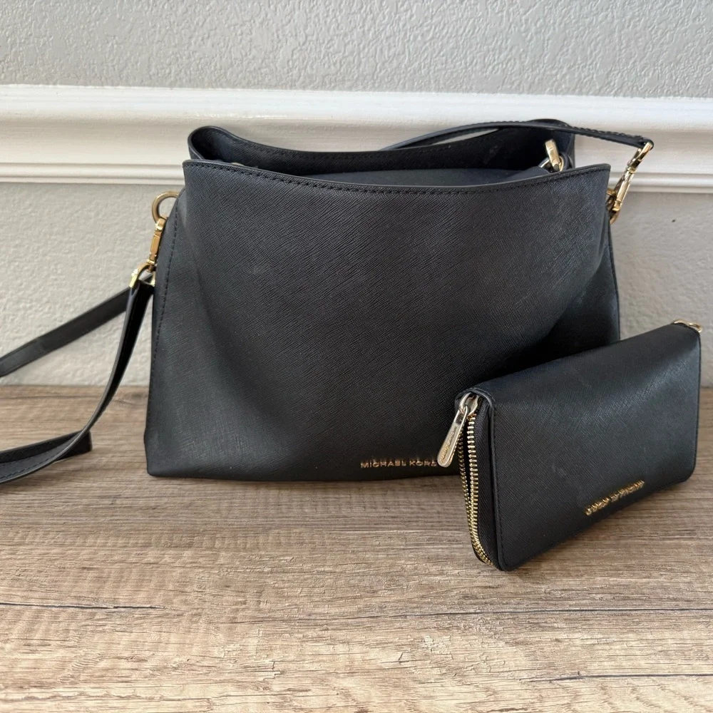 Michael Kors Black Shoulder Bag with Wallet - Picture 3 of 9